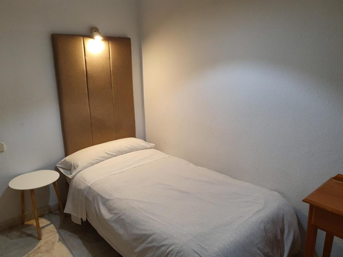 Fuencarral Kryse&Breogan Hotel Мадрид Стая снимка