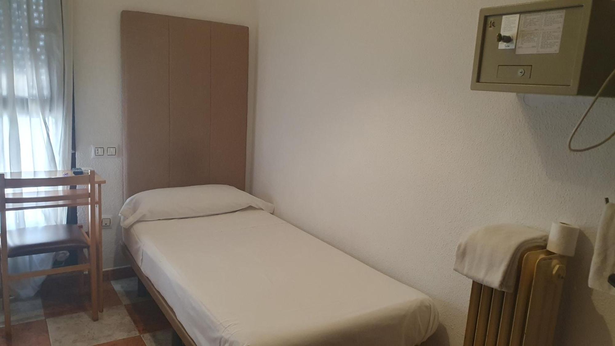 Fuencarral Kryse&Breogan Hotel Мадрид Стая снимка