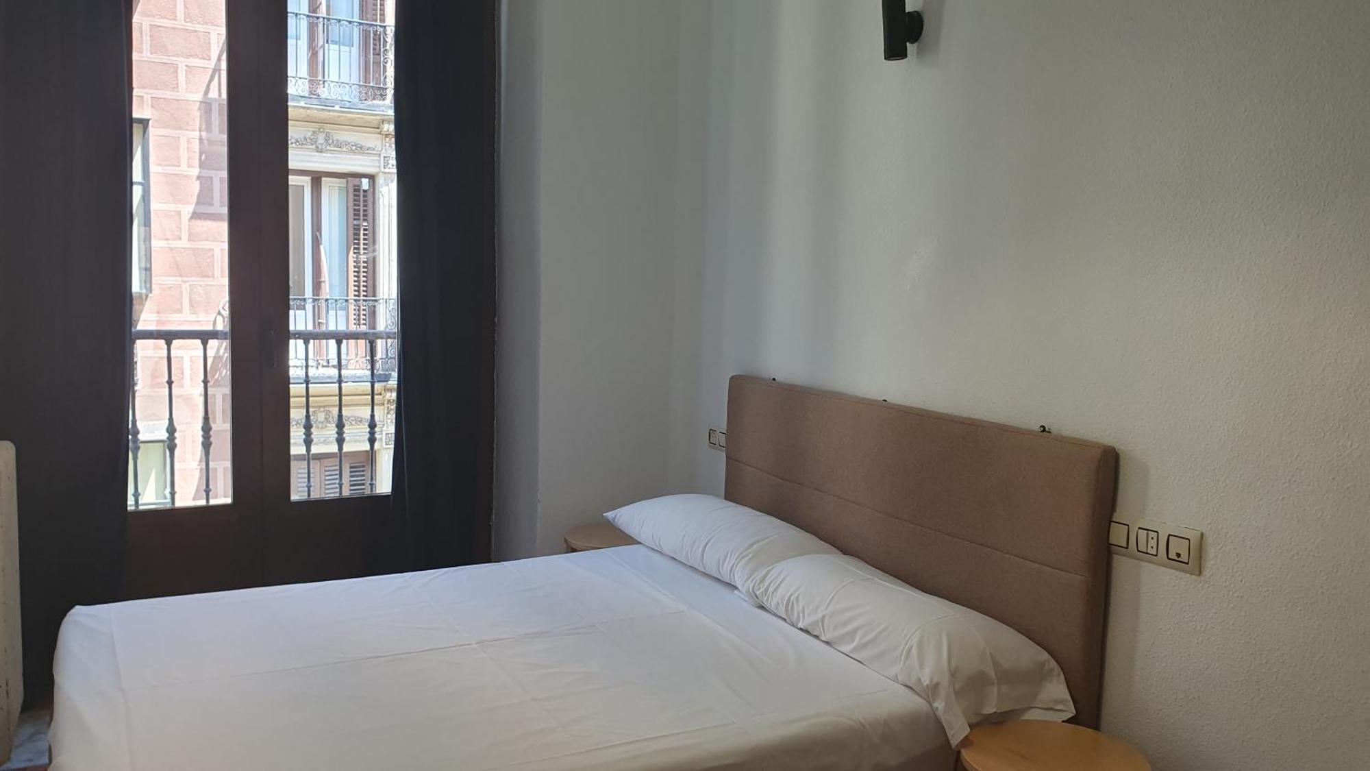Fuencarral Kryse&Breogan Hotel Мадрид Стая снимка