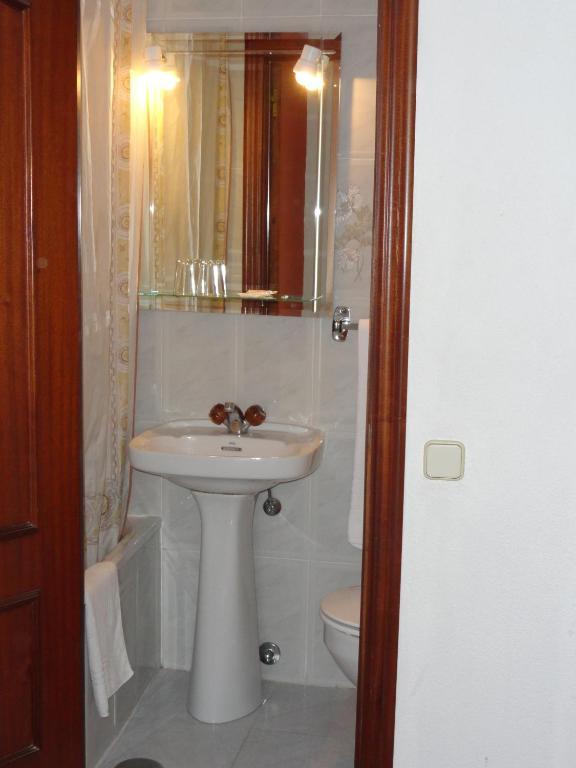 Fuencarral Kryse&Breogan Hotel Мадрид Стая снимка